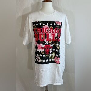 Chicago Bulls NBA Floral Graphic T-Shirt – White (Size XL)